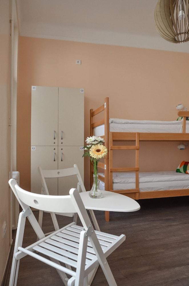 Roommates Hostel Belgrado Buitenkant foto